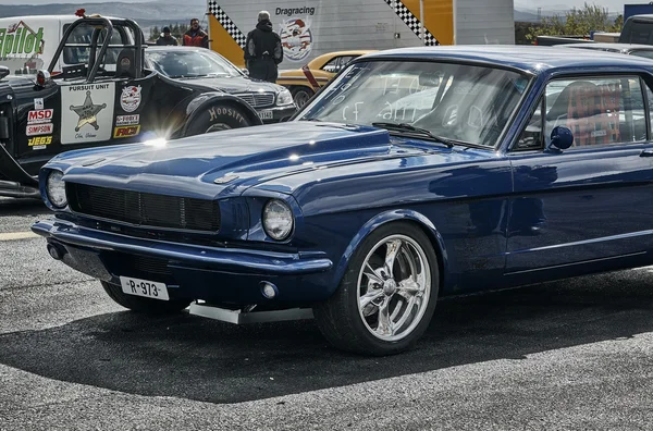 Azul coche de carreras vista lateral — Foto de Stock