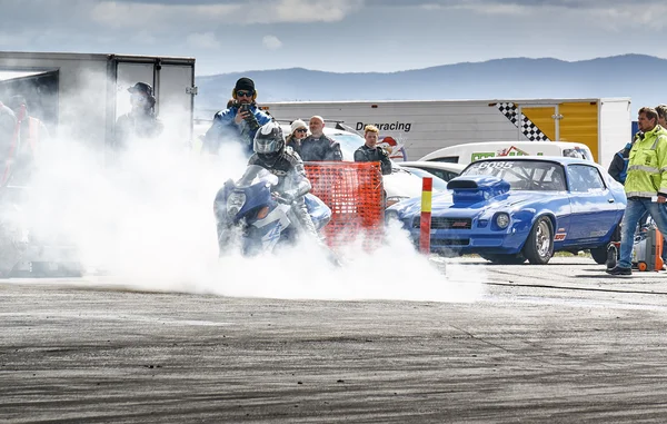 Fuming corrida de moto — Fotografia de Stock