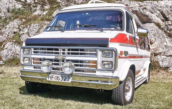 Lado do carro clássico em branco e vermelho — Fotografia de Stock