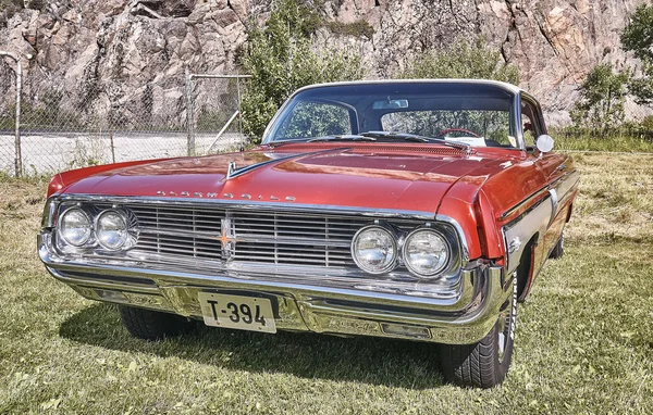 Side of the classic car in  red — Stock Photo, Image