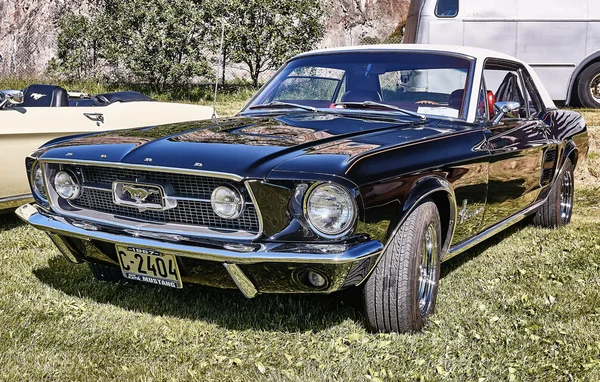 Lado del coche clásico en negro — Foto de Stock