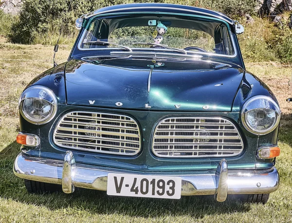 Frente do carro clássico em verde escuro — Fotografia de Stock