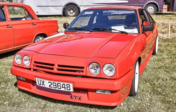 Frente do carro clássico em vermelho — Fotografia de Stock