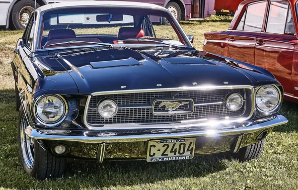 Frente do carro clássico em preto — Fotografia de Stock