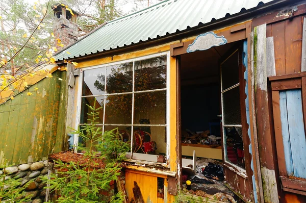 Antigua cabaña noruega abandonada —  Fotos de Stock