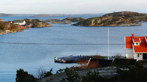 Skalnaté ostrovy ve fjordu — Stock fotografie