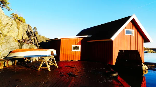 Boat in the colors of the Norwegian flag — Stock Photo, Image