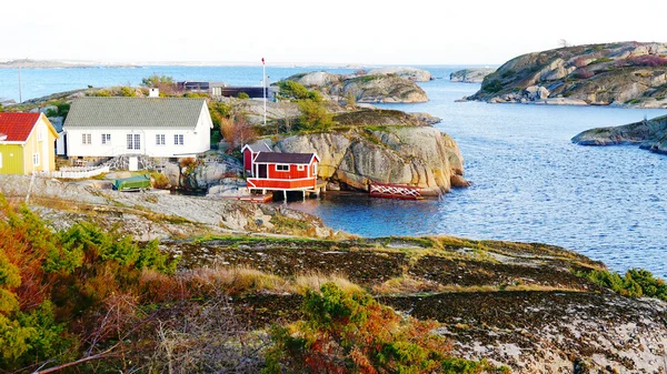 Alte Holzhäuser in Fjordnähe — Stockfoto