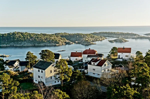 Liggande steniga halvön under solnedgången — Stockfoto