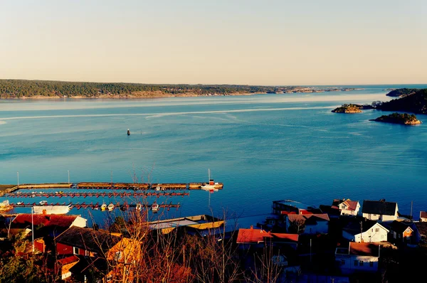 Liggande kusten i hav och fjord — Stockfoto