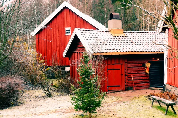 古いノルウェーの庭の冬景色 ストック写真