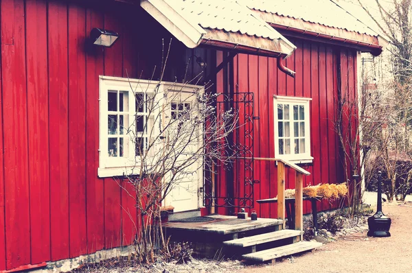 The entrance to the wooden red building — Stock Photo, Image