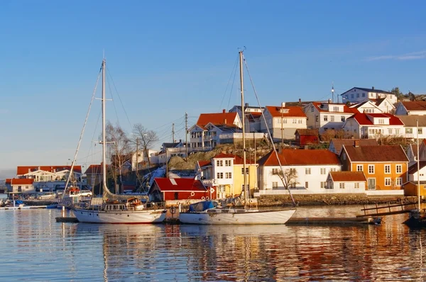 Boats moored with lowered sails on the fjord — Stock Photo, Image