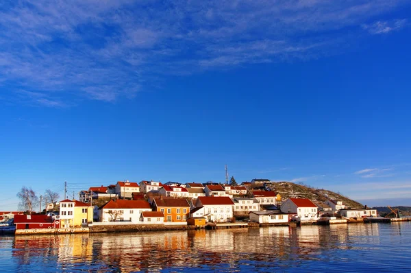 Insula port și case de vară — Fotografie, imagine de stoc