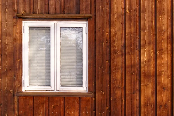 Ventana blanca con persianas —  Fotos de Stock