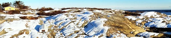 Blick auf eine felsige Küste über die Nordsee — Stockfoto