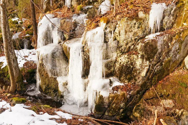 Ice overhangs on rocks — Stock Photo, Image