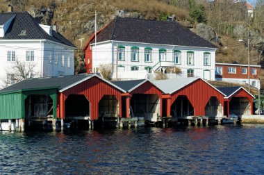 Tekneler, Norveç için ahşap garajlar