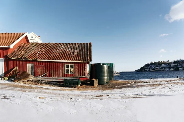 Antigua casa de pescadores rojos, Noruega —  Fotos de Stock