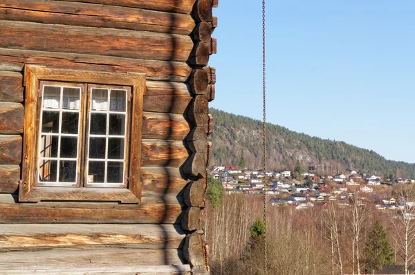 Norský zdi s oknem — Stock fotografie