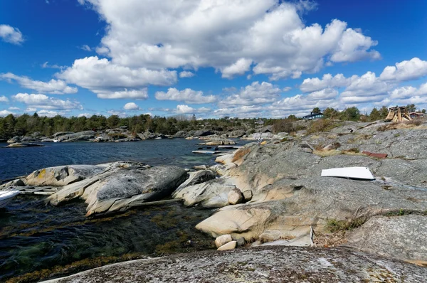 Rocky shore of a Norwegian fjord bay in the spring — Stock Photo, Image