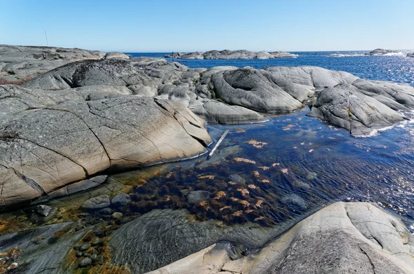 Νορβηγική ακτή γραμμή θάλασσα στην όμορφη μέρα — Φωτογραφία Αρχείου