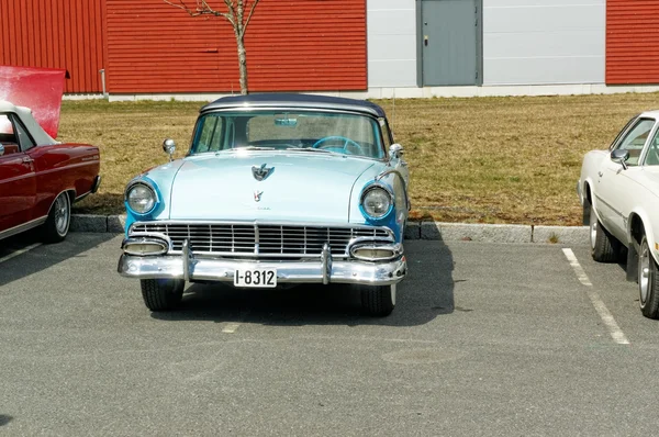 Blauwe kleine ford-auto — Stockfoto