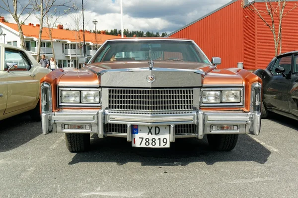 Lincoln Town Car in bruin — Stockfoto