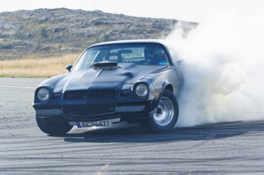 Yarış sonbahar Norveç'te drift araba modifiye