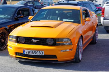 Yarış sonbahar Norveç'te drift araba modifiye