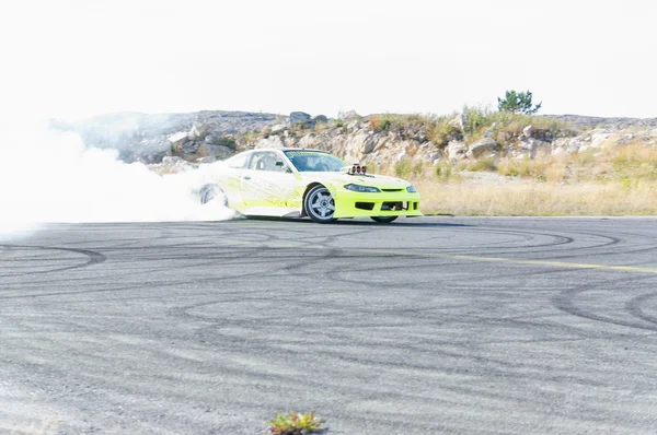 Carreras de otoño coche modificado a la deriva en Noruega — Foto de Stock