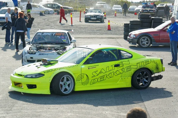 Autumn racing modificado carro à deriva na Noruega — Fotografia de Stock