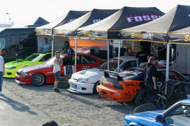 Yarış sonbahar Norveç'te drift araba modifiye