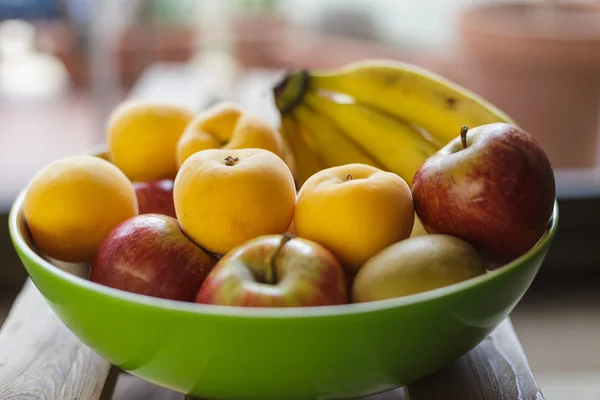 Tigela de frutas cheia — Fotografia de Stock