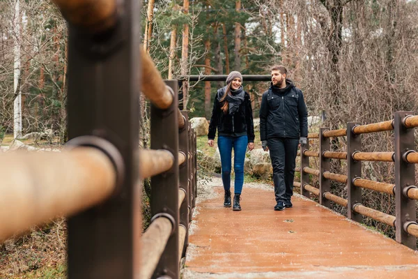 Twee vrienden in de natuur — Stockfoto