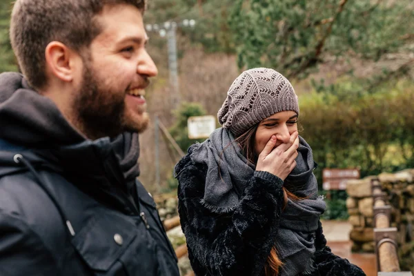 Zwei Freunde in der Natur — Stockfoto