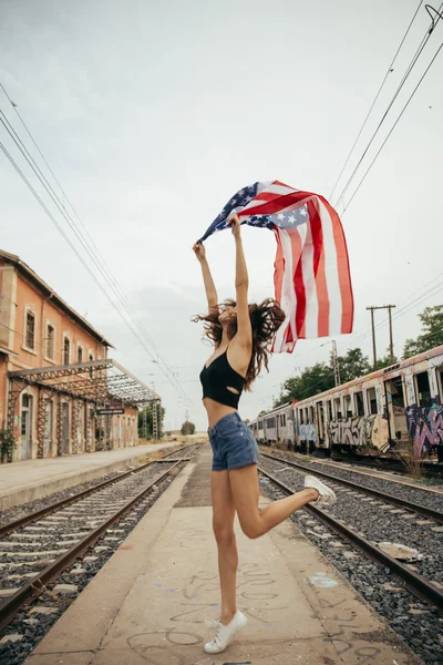 Menina com bandeira americana — Fotografia de Stock