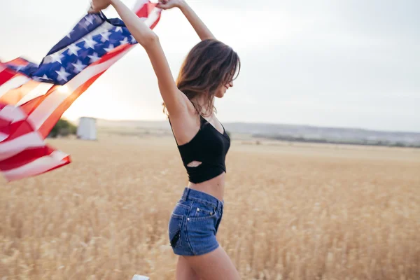 Menina com bandeira americana — Fotografia de Stock