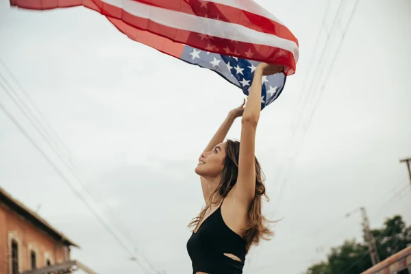 Menina com bandeira americana — Fotografia de Stock