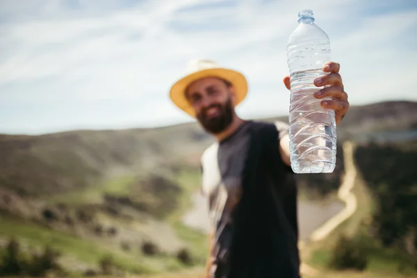 Man shows a bottle of water — Stock Photo, Image