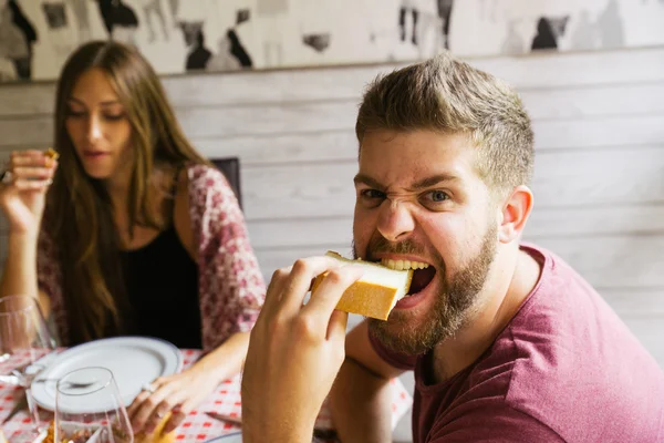 Orang makan roti — Stok Foto