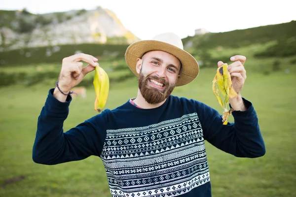 Uomo che tiene la buccia — Foto Stock