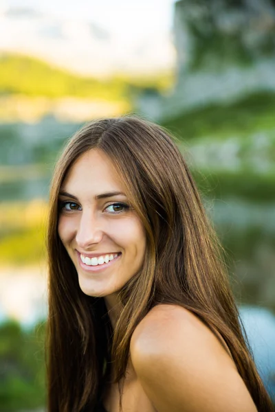 Retrato de uma mulher bonita — Fotografia de Stock