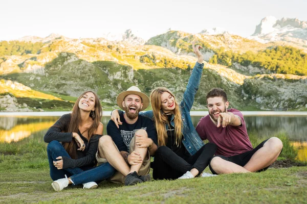 Skupina čtyř přátel — Stock fotografie