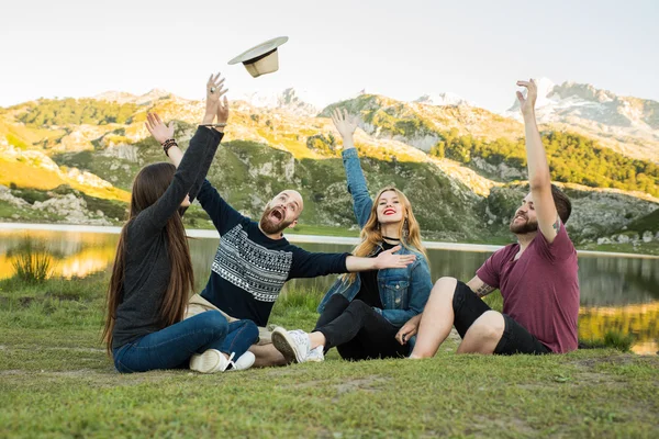 Grupo de cuatro amigos — Foto de Stock