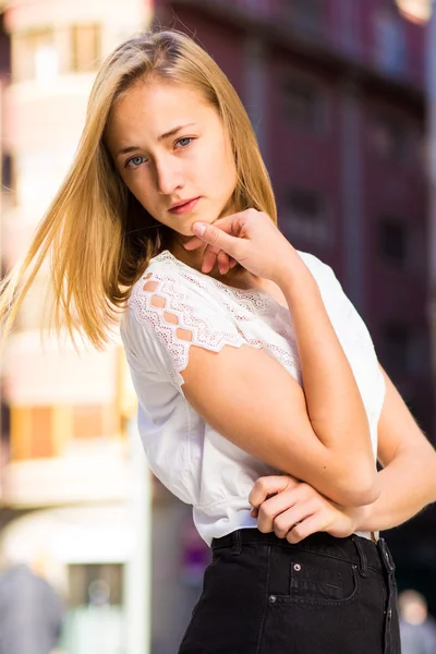 Portret młodej blond modelu — Zdjęcie stockowe