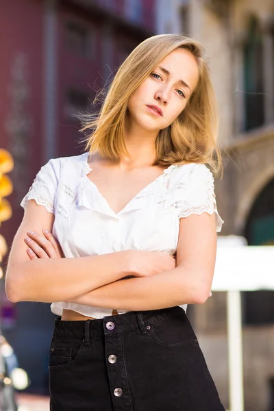 Porträtt av ung blond modell — Stockfoto