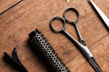 ahşap doku araçlarda Kuaför