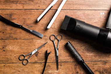 ahşap doku araçlarda Kuaför