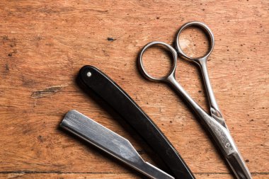 ahşap doku araçlarda Kuaför